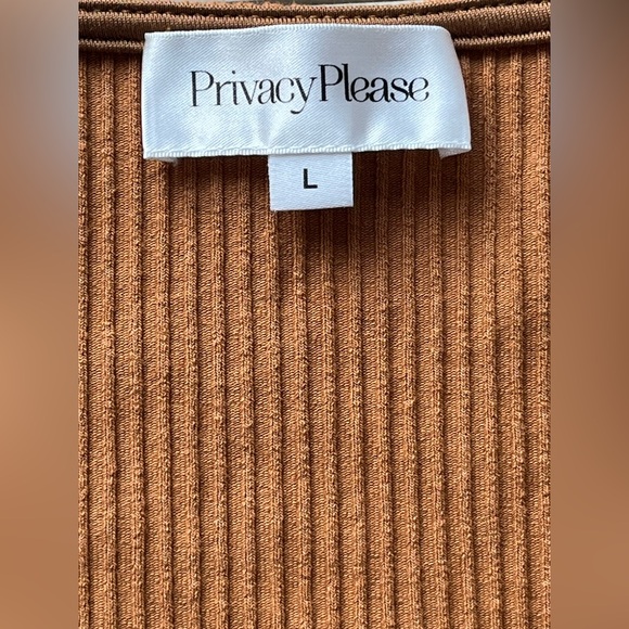 PRIVACY PLEASE :: TOP - Picture 2 of 10